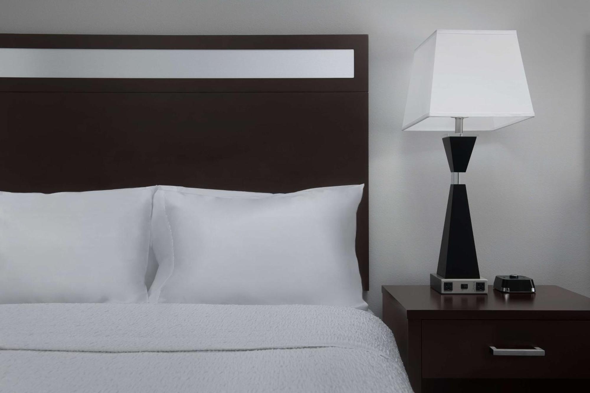 Hampton Inn סטייטסבורו מראה חיצוני תמונה