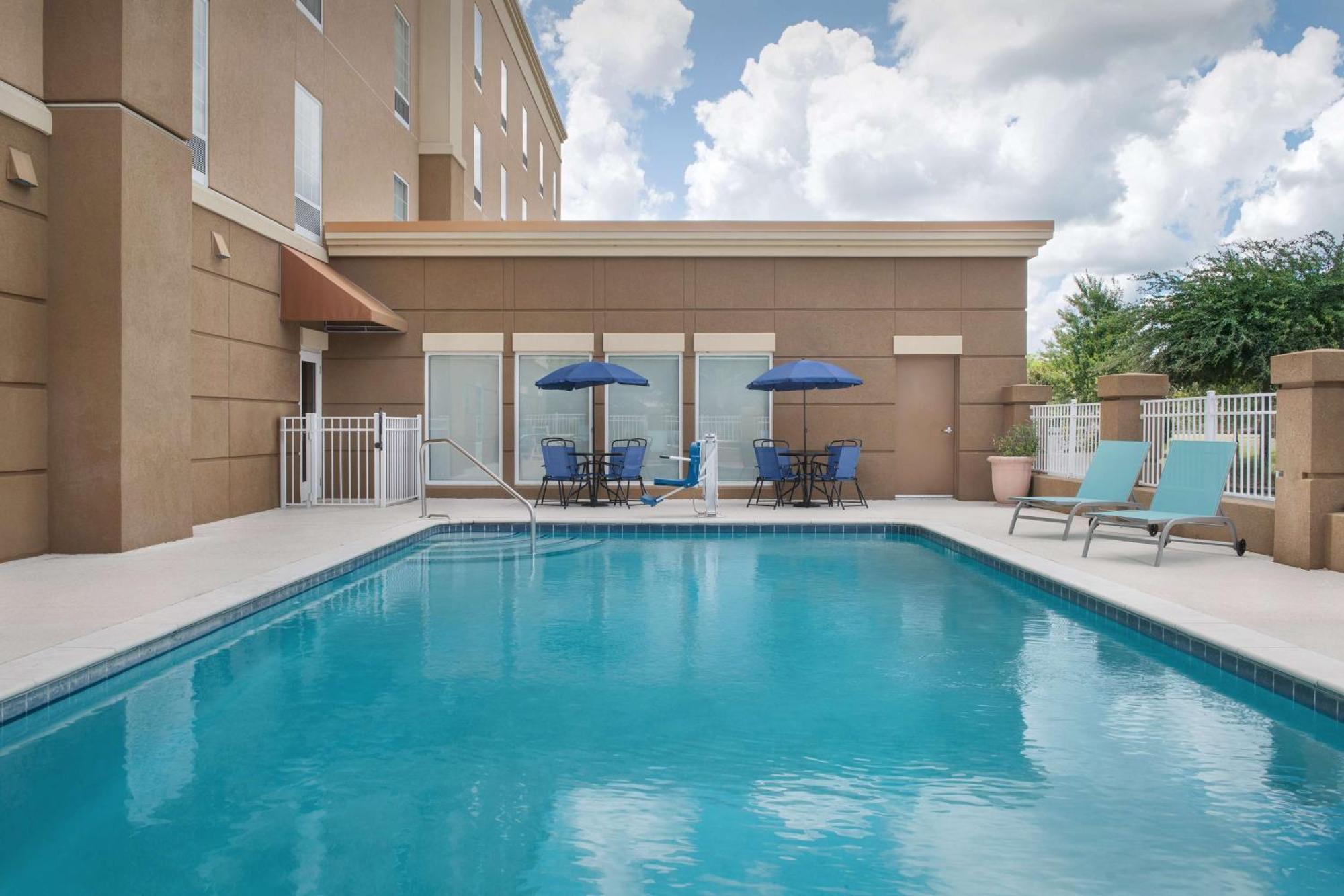 Hampton Inn סטייטסבורו מראה חיצוני תמונה